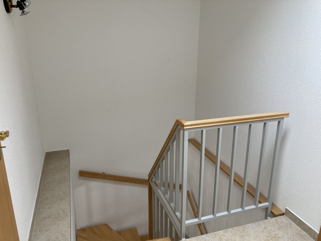 Ab 1.8.26! Schöne 2-Raum-Maisonettewhg. mit Balkon und Stellplatz!