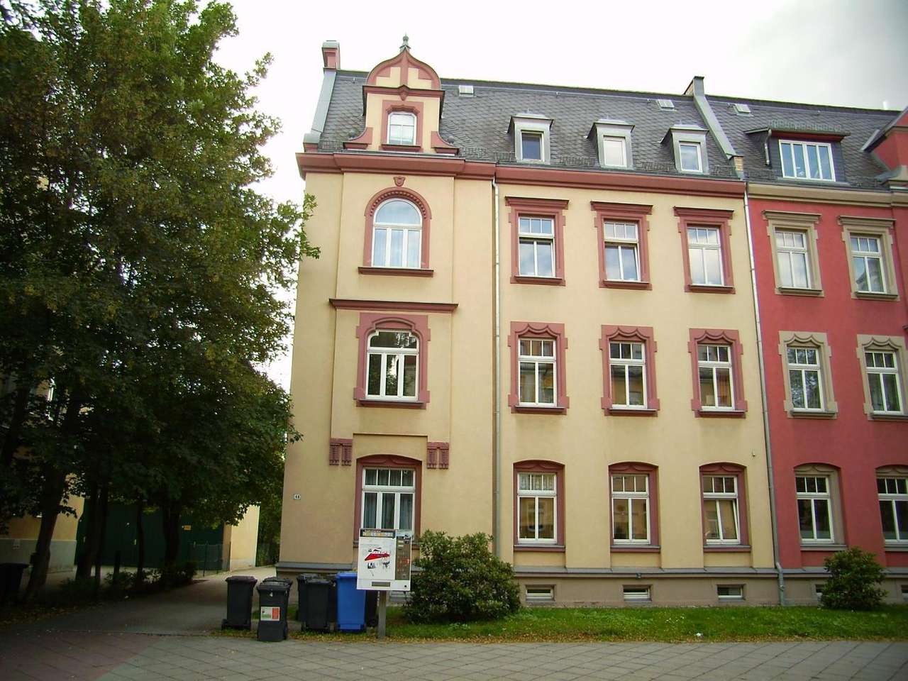 Ab 01.07.26!! Gemütliche kleine 2 Raum Dachwohnung mit Südbalkon