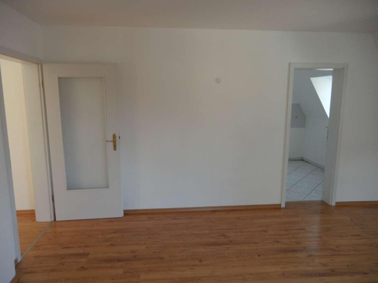 Ab 01.07.26!! Gemütliche kleine 2 Raum Dachwohnung mit Südbalkon