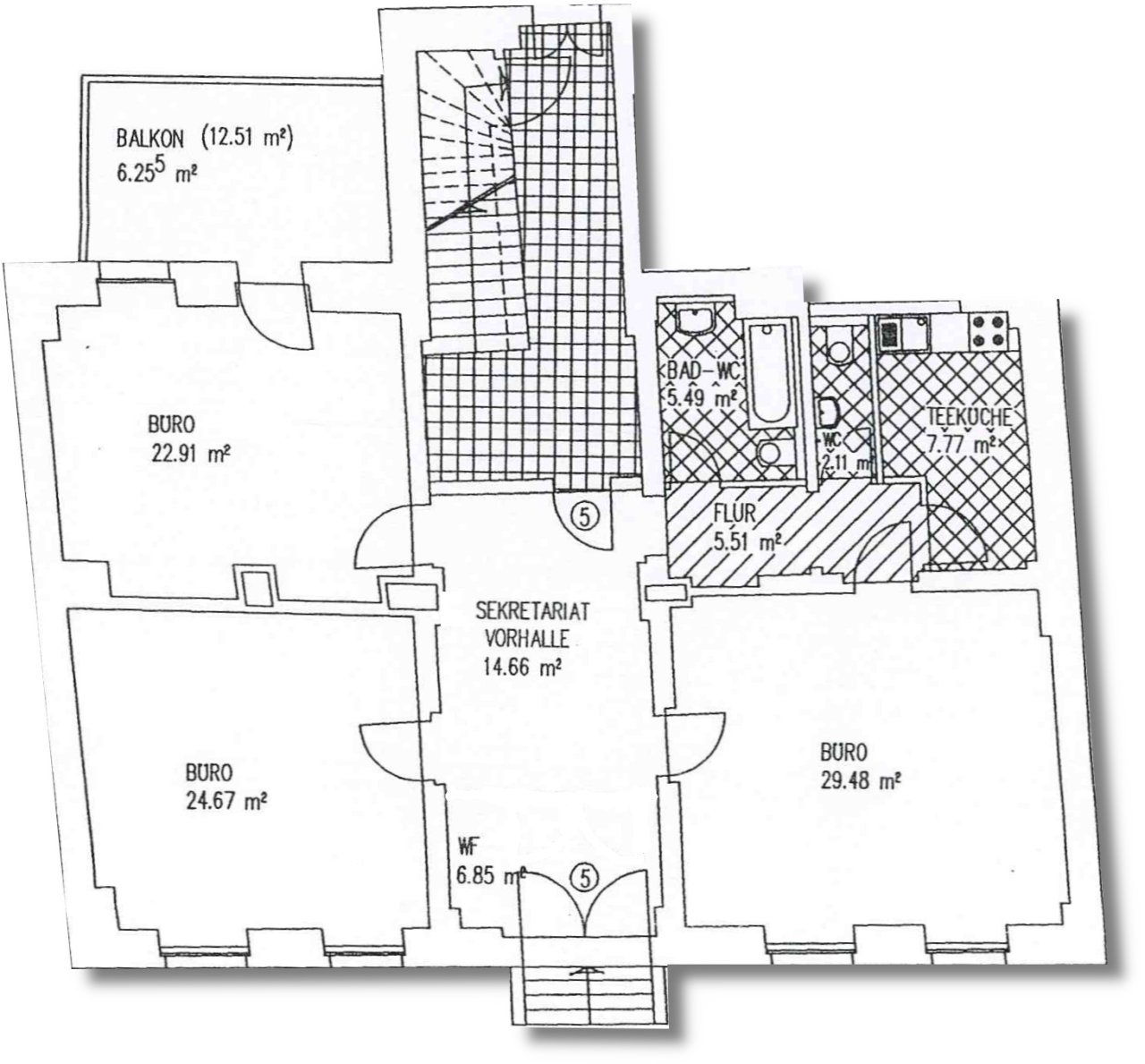 Ab 1.1.27! Zentrumsnahe, moderne Büroräume mit Balkon u. zwei Carport-Stellplätzen!