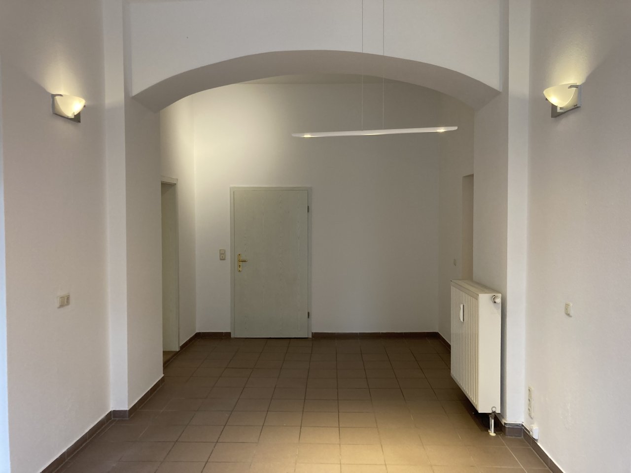 Ab 1.1.27! Zentrumsnahe, moderne Büroräume mit Balkon u. zwei Carport-Stellplätzen!