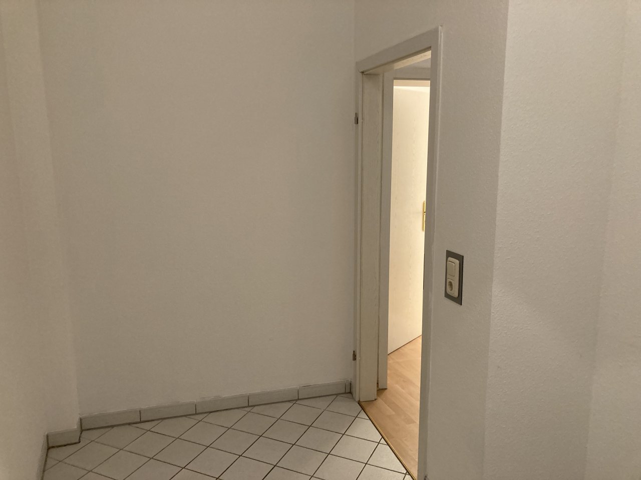 Ab 1.1.27! Zentrumsnahe, moderne Büroräume mit Balkon u. zwei Carport-Stellplätzen!