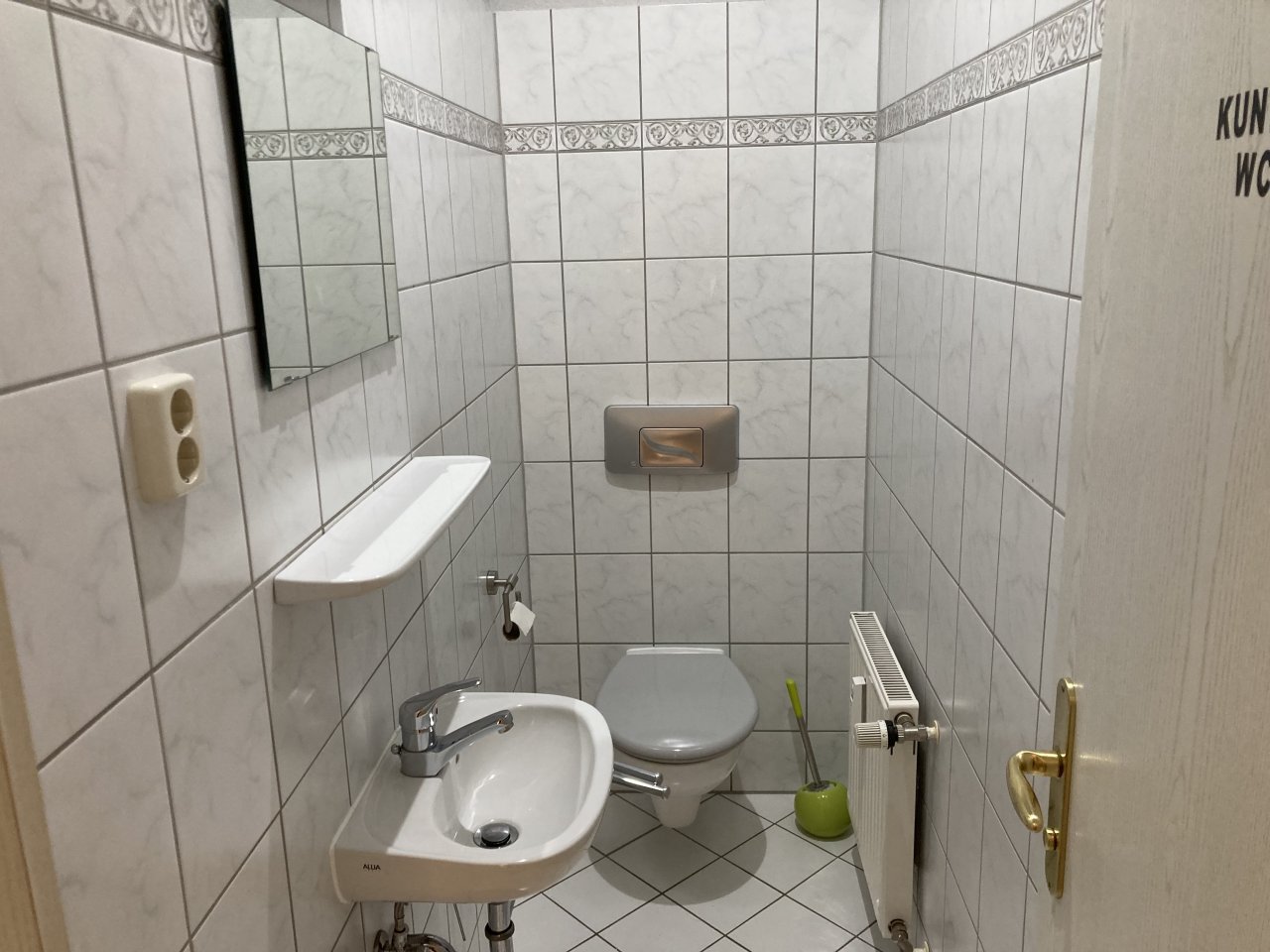Ab 1.1.27! Zentrumsnahe, moderne Büroräume mit Balkon u. zwei Carport-Stellplätzen!