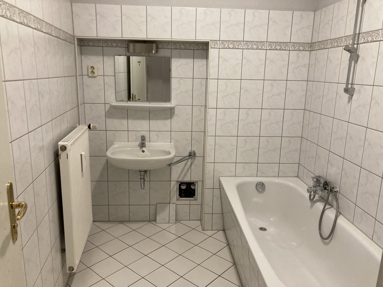 Ab 1.1.27! Zentrumsnahe, moderne Büroräume mit Balkon u. zwei Carport-Stellplätzen!