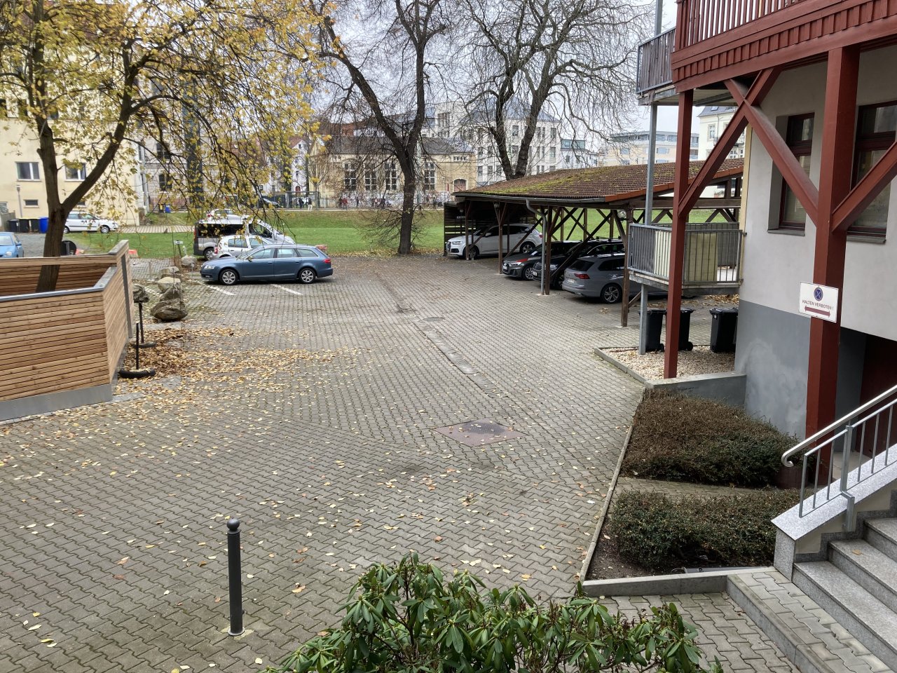 Ab 1.1.27! Zentrumsnahe, moderne Büroräume mit Balkon u. zwei Carport-Stellplätzen!