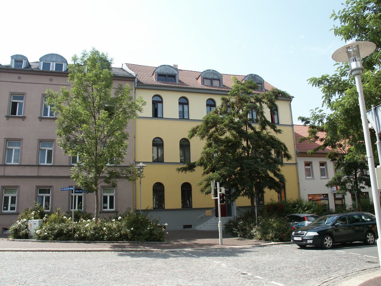Ab 1.1.27! Zentrumsnahe, moderne Büroräume mit Balkon u. zwei Carport-Stellplätzen!