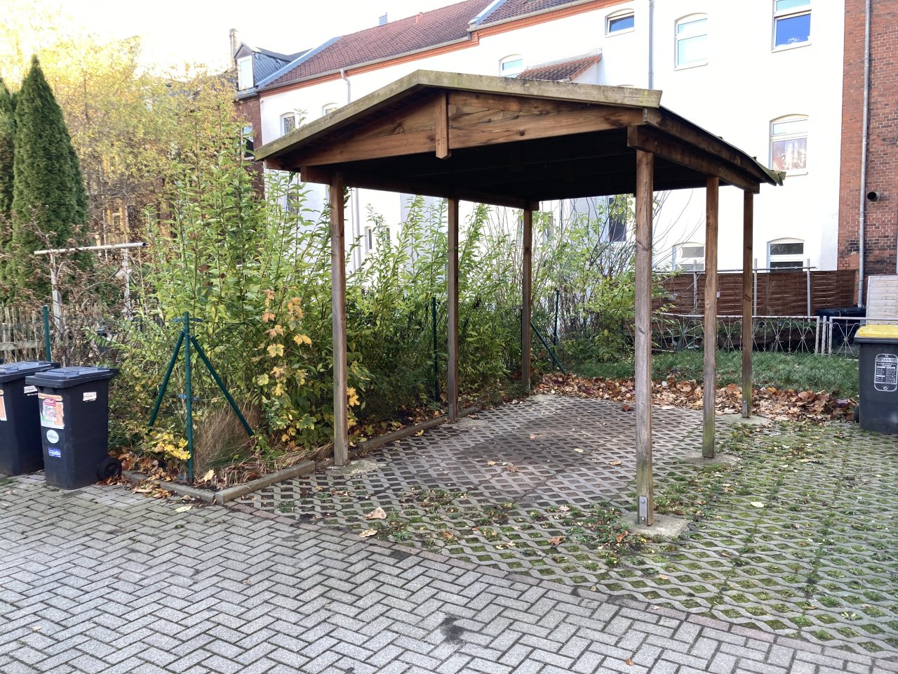 Ab 1.12.! 4-Raum-Wohnung mit Tageslichtbad, Terrasse und Carportstellpl.!