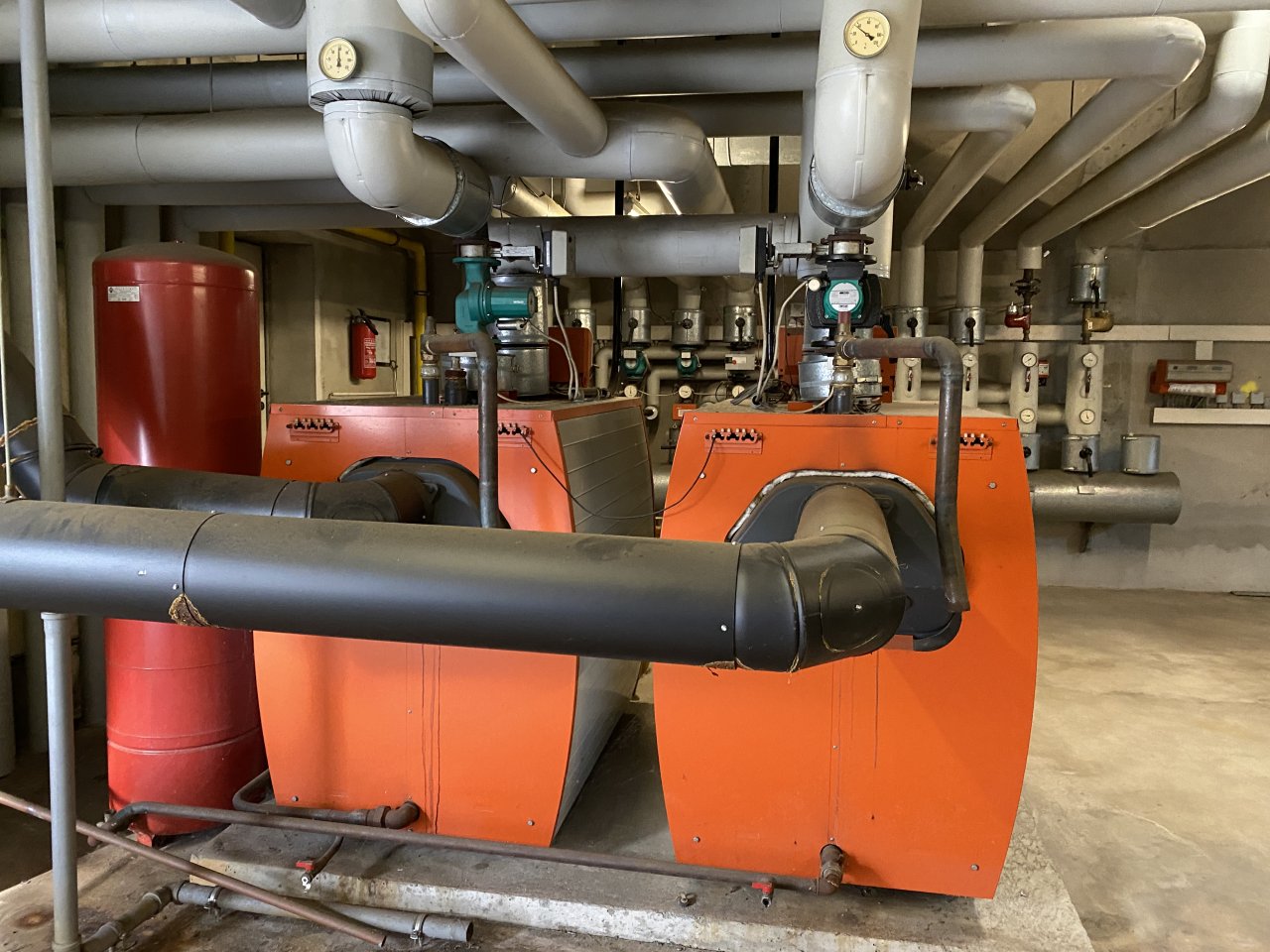 Geschäftshaus im Zentrum von Oelsnitz/V., ca. 3.800 m² Nutzfläche, san-bed. TG, 77 Stpl., Aufzug