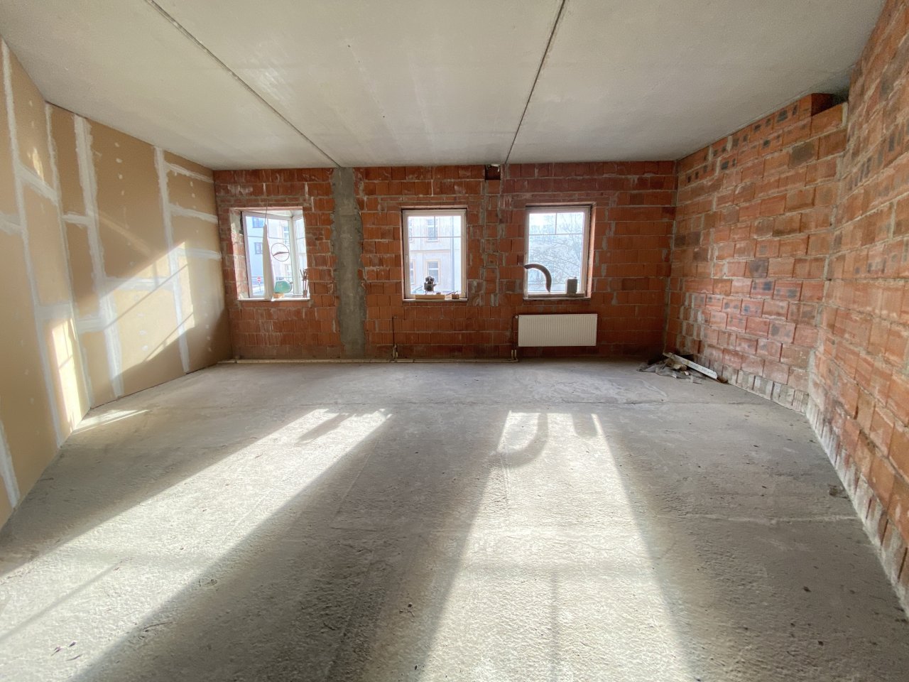 Geschäftshaus im Zentrum von Oelsnitz/V., ca. 3.800 m² Nutzfläche, san-bed. TG, 77 Stpl., Aufzug