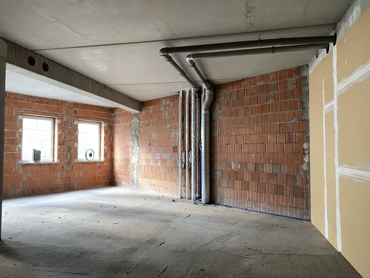 Geschäftshaus im Zentrum von Oelsnitz/V., ca. 3.800 m² Nutzfläche, san-bed. TG, 77 Stpl., Aufzug