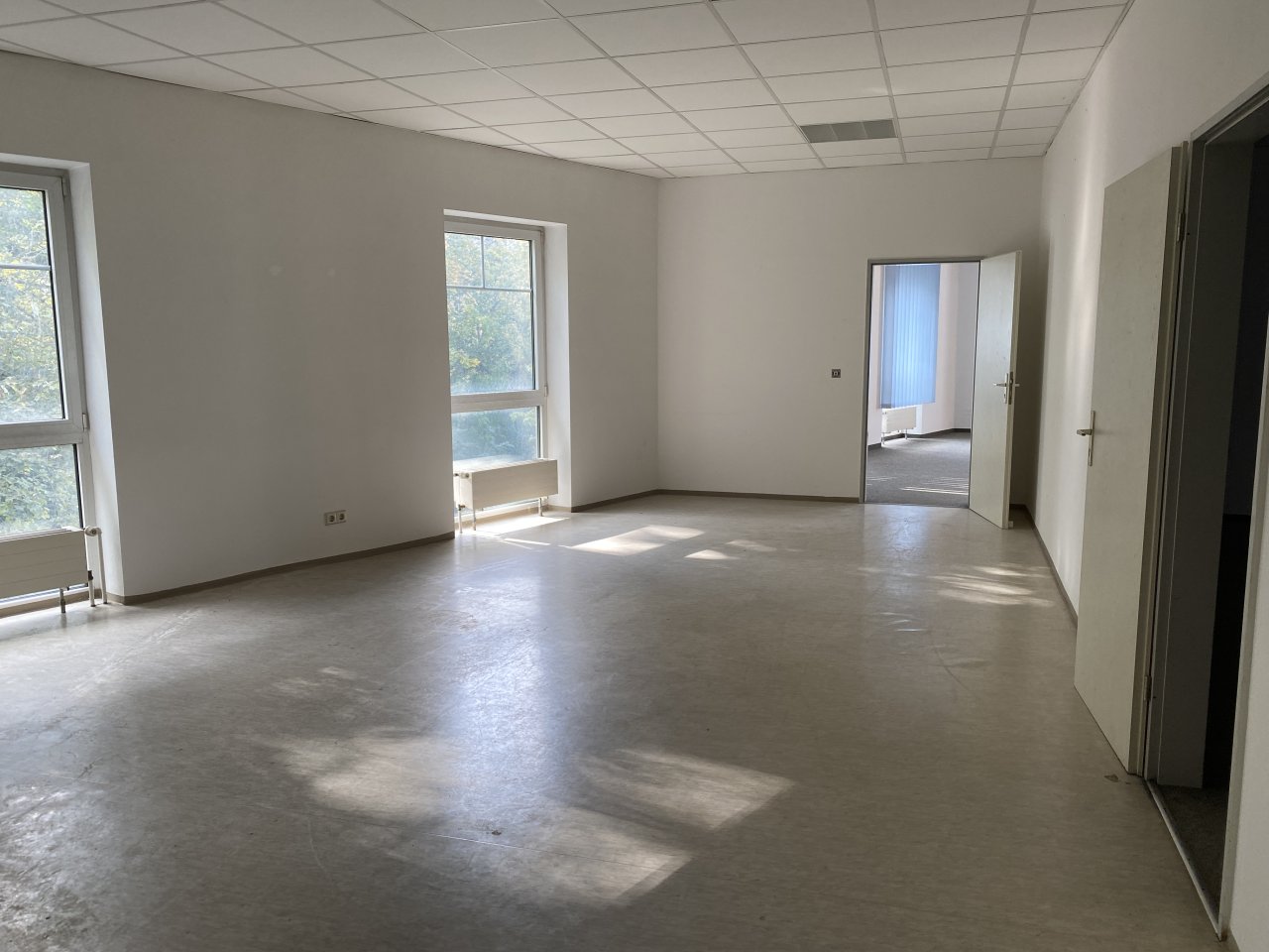 Geschäftshaus im Zentrum von Oelsnitz/V., ca. 3.800 m² Nutzfläche, san-bed. TG, 77 Stpl., Aufzug