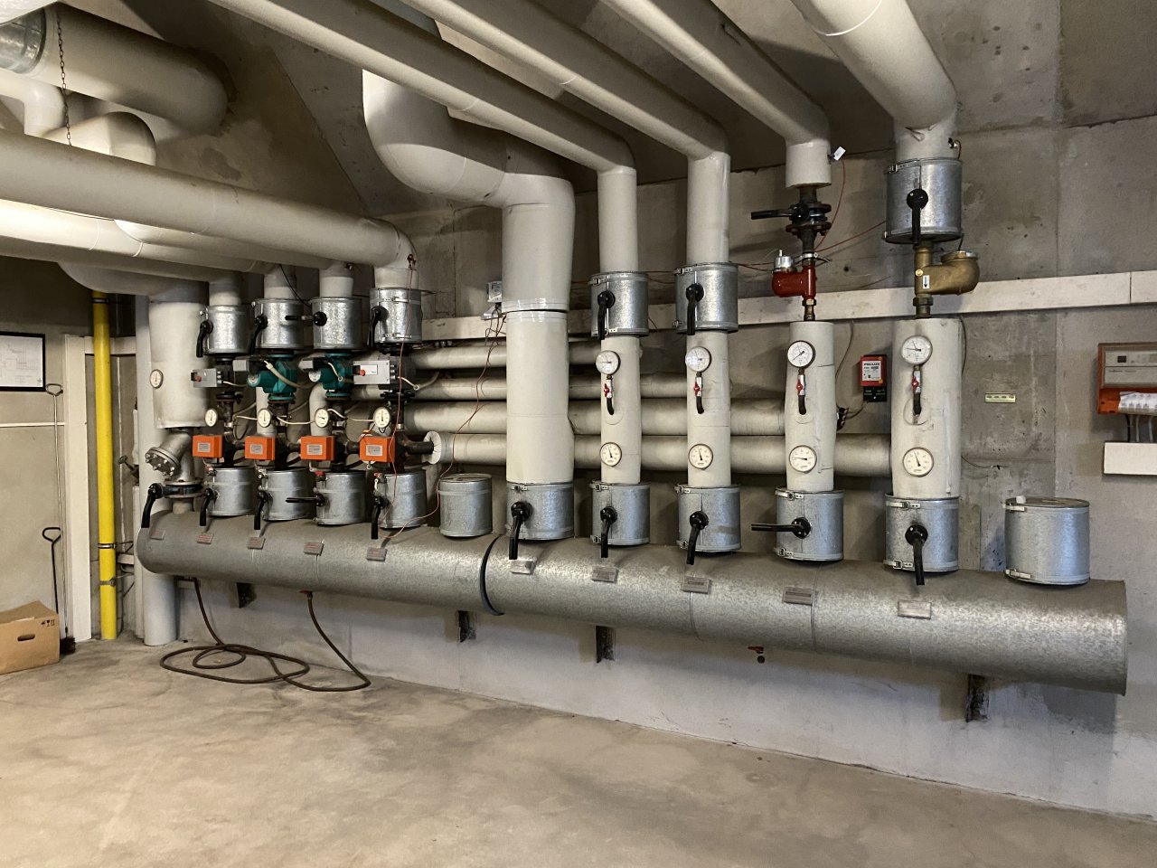 Geschäftshaus im Zentrum von Oelsnitz/V., ca. 3.800 m² Nutzfläche, san-bed. TG, 77 Stpl., Aufzug