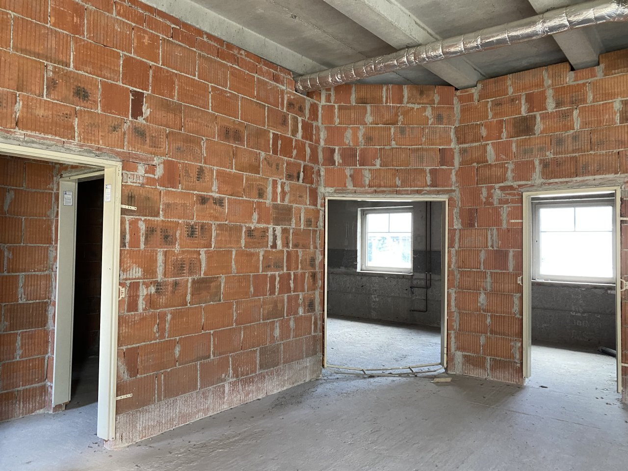 Geschäftshaus im Zentrum von Oelsnitz/V., ca. 3.800 m² Nutzfläche, san-bed. TG, 77 Stpl., Aufzug