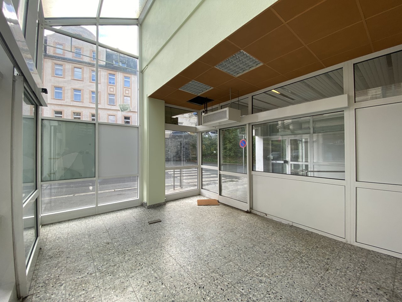 Geschäftshaus im Zentrum von Oelsnitz/V., ca. 3.800 m² Nutzfläche, san-bed. TG, 77 Stpl., Aufzug