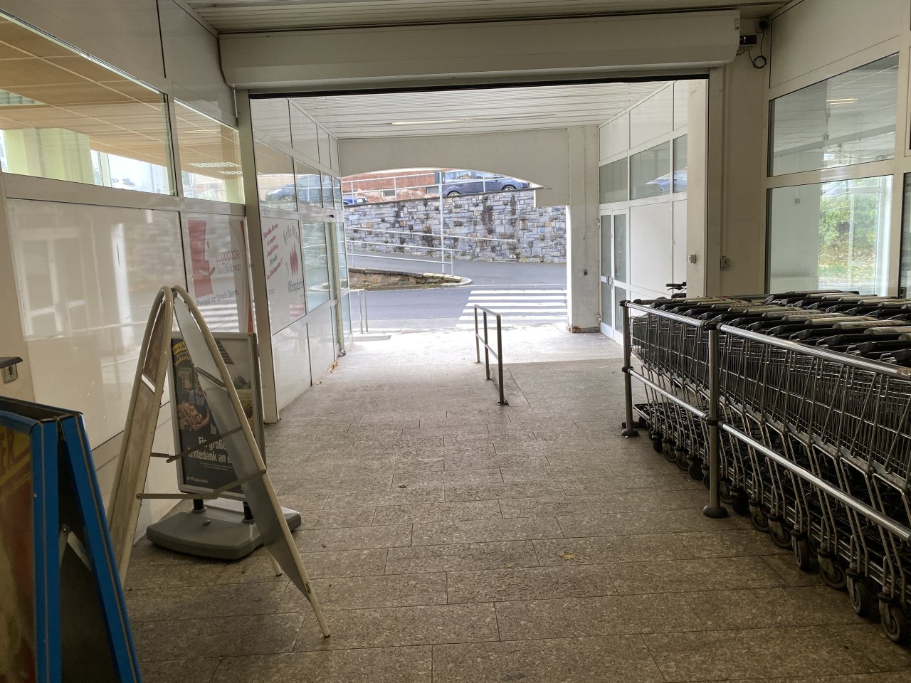 Geschäftshaus im Zentrum von Oelsnitz/V., ca. 3.800 m² Nutzfläche, san-bed. TG, 77 Stpl., Aufzug