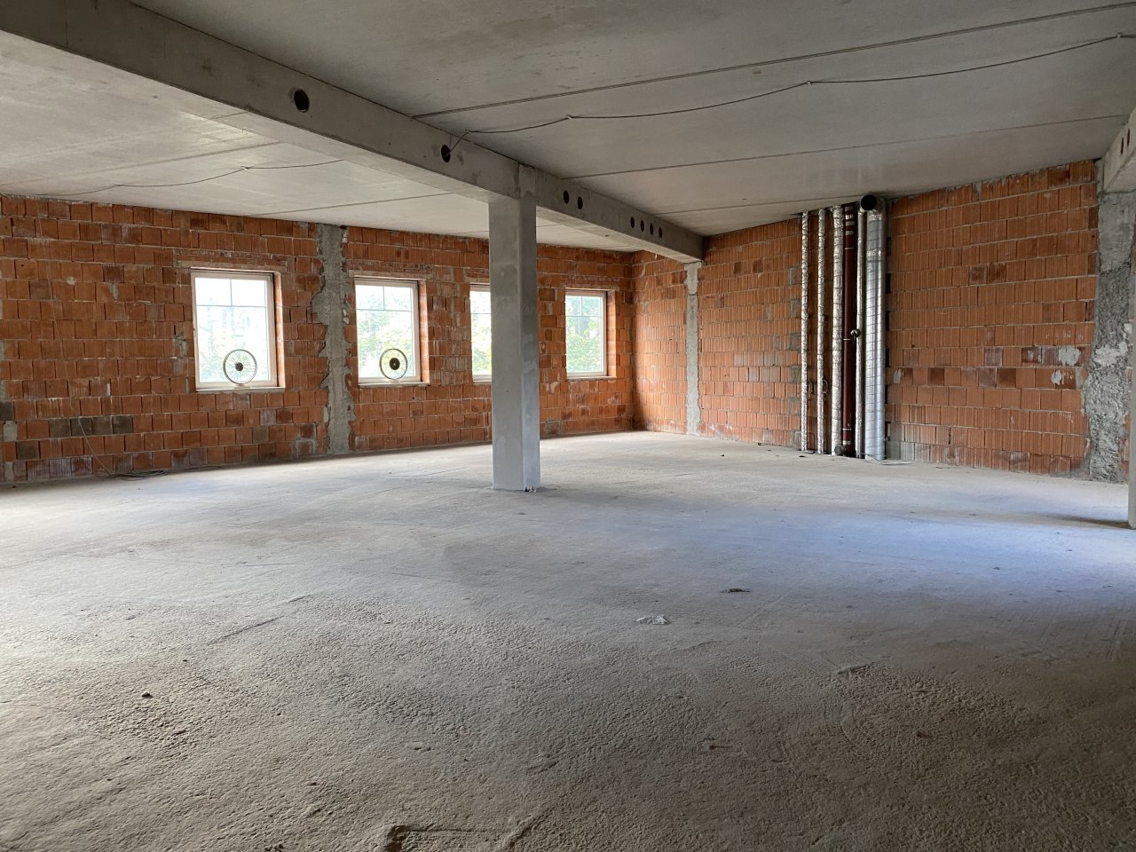 Geschäftshaus im Zentrum von Oelsnitz/V., ca. 3.800 m² Nutzfläche, san-bed. TG, 77 Stpl., Aufzug