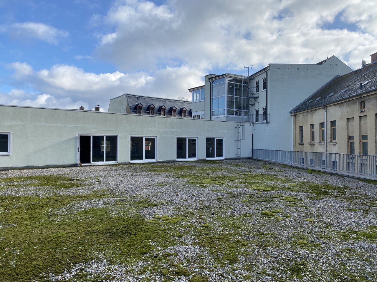 Geschäftshaus im Zentrum von Oelsnitz/V., ca. 3.800 m² Nutzfläche, san-bed. TG, 77 Stpl., Aufzug