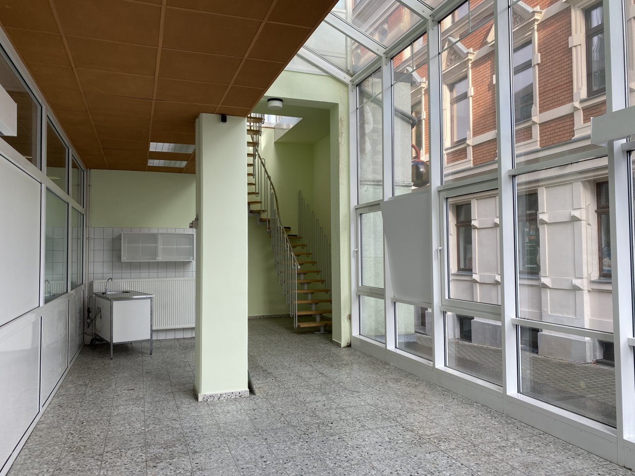Geschäftshaus im Zentrum von Oelsnitz/V., ca. 3.800 m² Nutzfläche, san-bed. TG, 77 Stpl., Aufzug