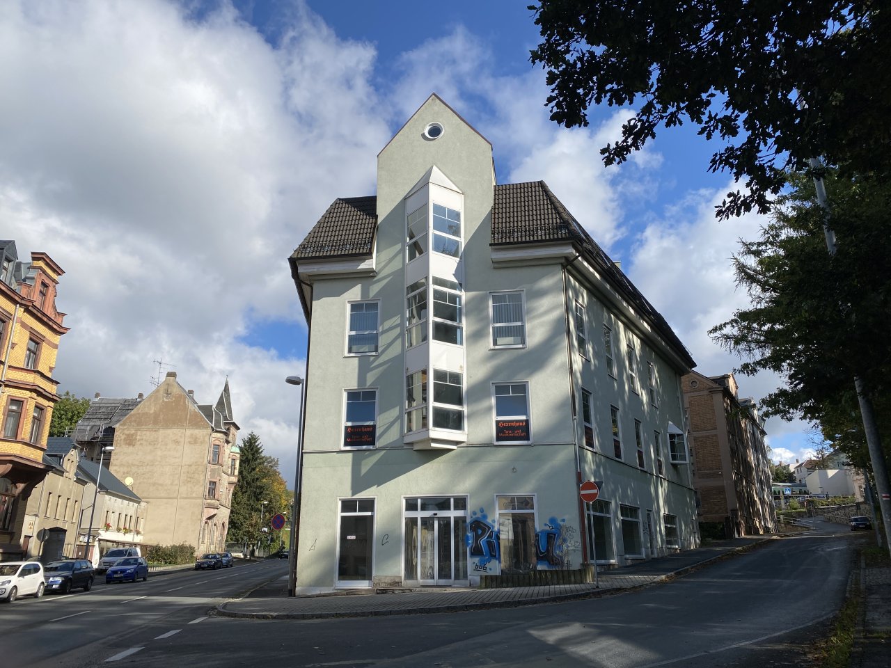 Geschäftshaus im Zentrum von Oelsnitz/V., ca. 3.800 m² Nutzfläche, san-bed. TG, 77 Stpl., Aufzug