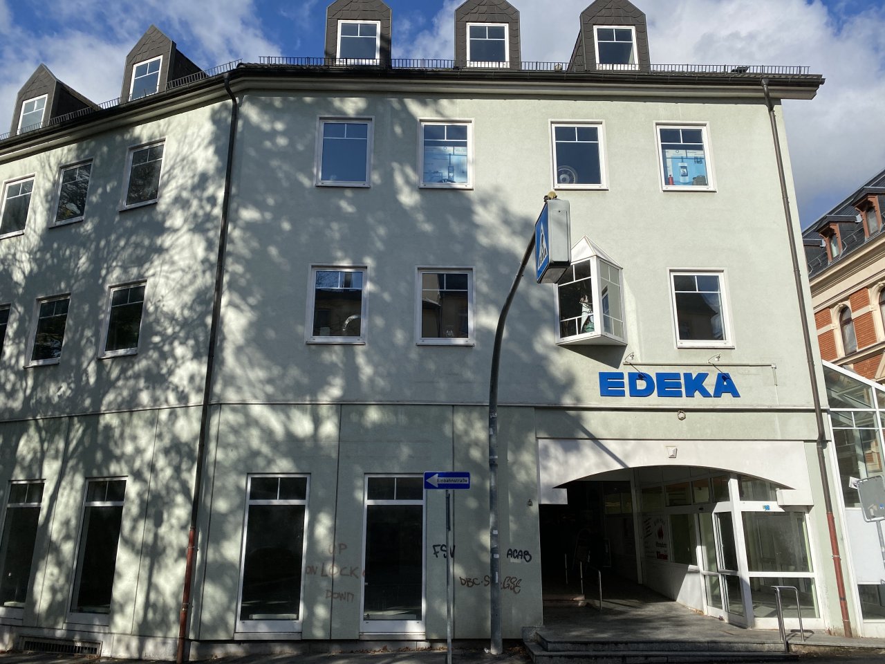 Geschäftshaus im Zentrum von Oelsnitz/V., ca. 3.800 m² Nutzfläche, san-bed. TG, 77 Stpl., Aufzug