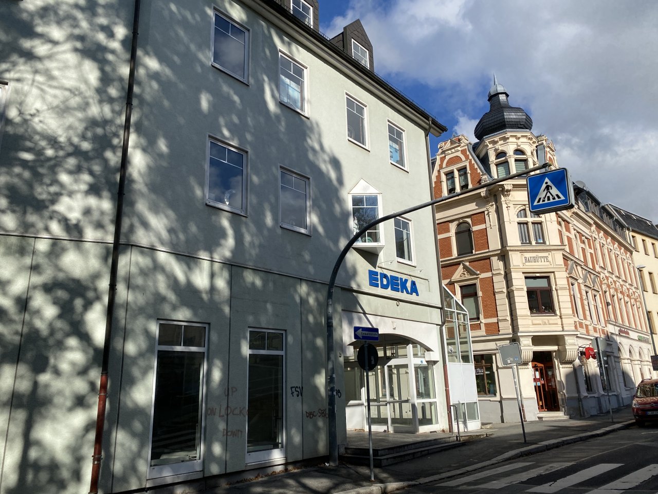 Geschäftshaus im Zentrum von Oelsnitz/V., ca. 3.800 m² Nutzfläche, san-bed. TG, 77 Stpl., Aufzug