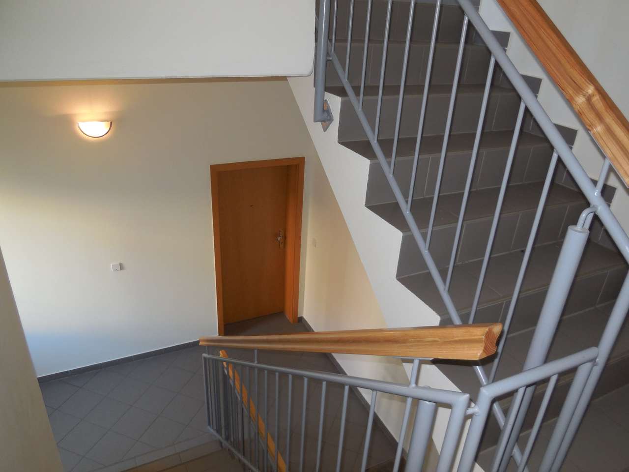 Zwickau-Innenstadt! Helle 2RW im 2. OG, Wintergarten, Laminat, alles fußläufig erreichbar