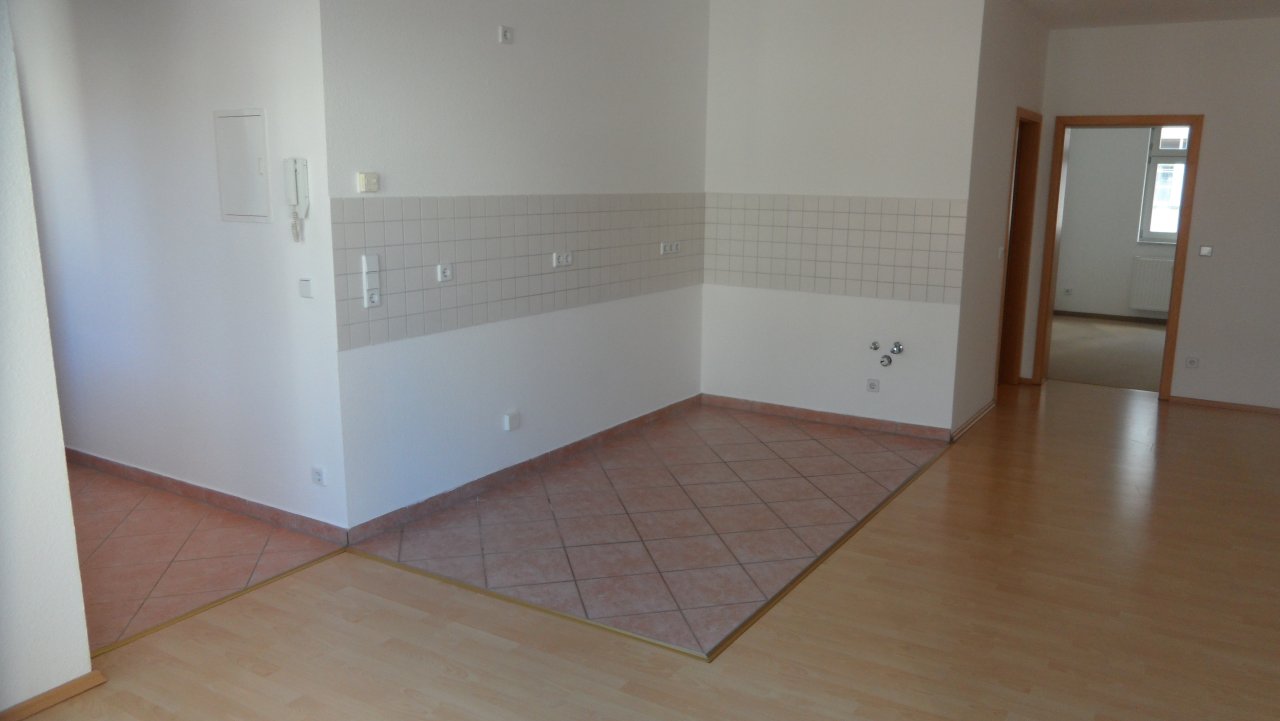 Zwickau-Innenstadt! Helle 2RW im 2. OG, Wintergarten, Laminat, alles fußläufig erreichbar