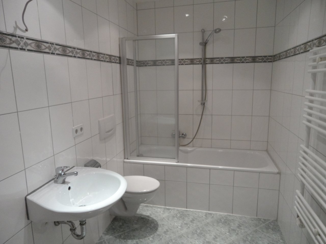 Zwickau-Innenstadt! Helle 2RW im 2. OG, Wintergarten, Laminat, alles fußläufig erreichbar