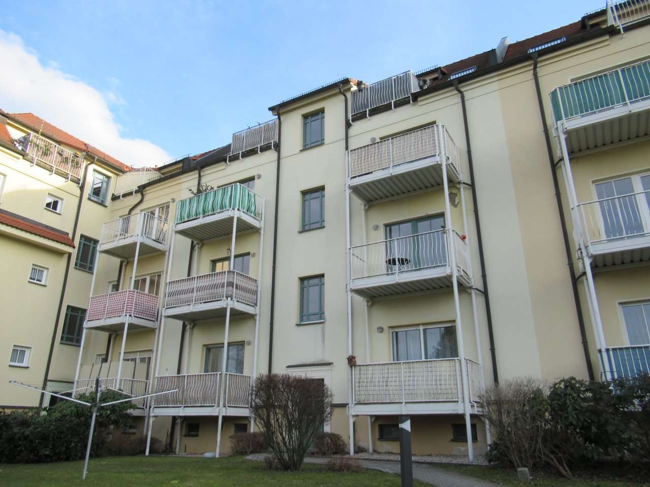 Ab 01.02.2026!!!Zwickau Marienthal Nähe HBK - 2-Raumwohnung mit Einbauküche, Stellplatz und Balkon