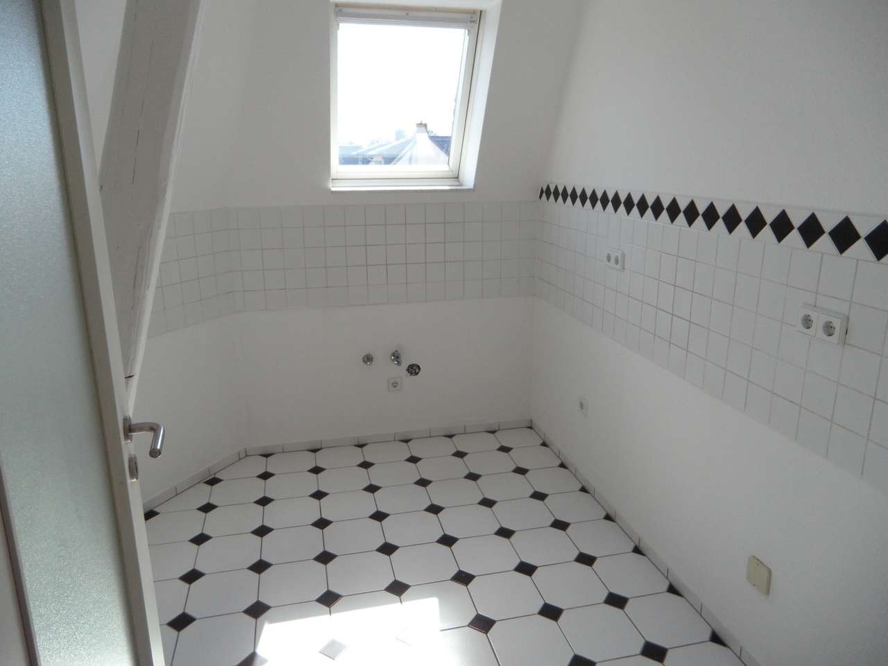 Ab 1.11.! Tolle, zentrumsnahe 4-Raumwhg. mit Dachterrasse!