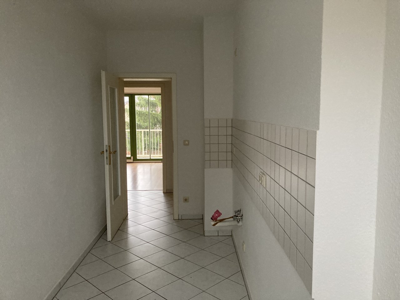 Ab 01.02.2026!!!Zwickau Marienthal Nähe HBK - 2-Raumwohnung mit Einbauküche, Stellplatz und Balkon