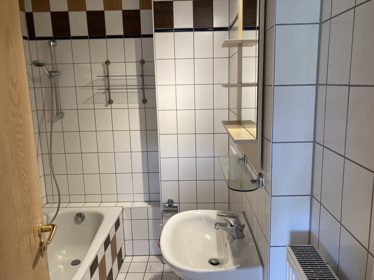 Ab 1.11.! Wohnen im Grünen - 2-Zimmer-Maisonette mit Loggia und Garage!