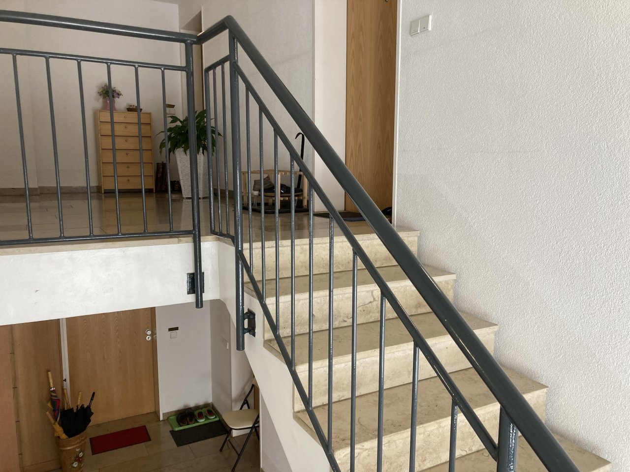 Ab 1.11.! Wohnen im Grünen - 2-Zimmer-Maisonette mit Loggia und Garage!