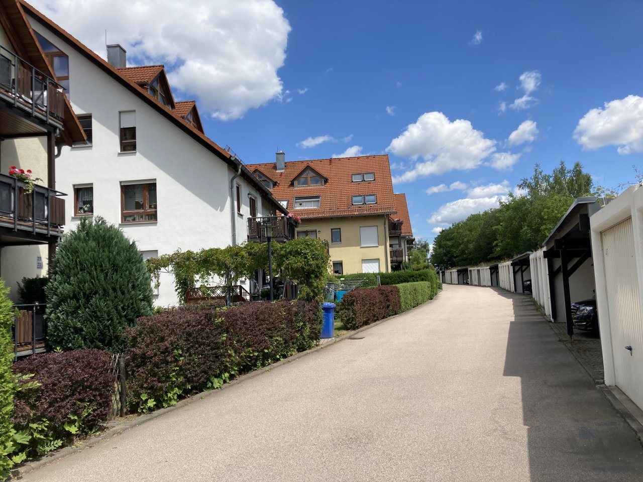 Ab 1.11.! Wohnen im Grünen - 2-Zimmer-Maisonette mit Loggia und Garage!