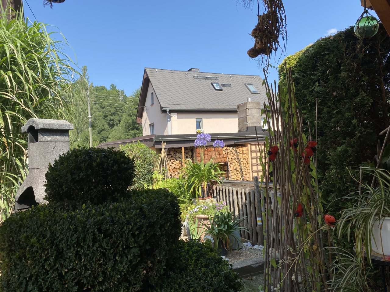 Sanierungsbedürftiges, kleines MFH, Ausbaupotenzial im DG, schönes Grundstück!