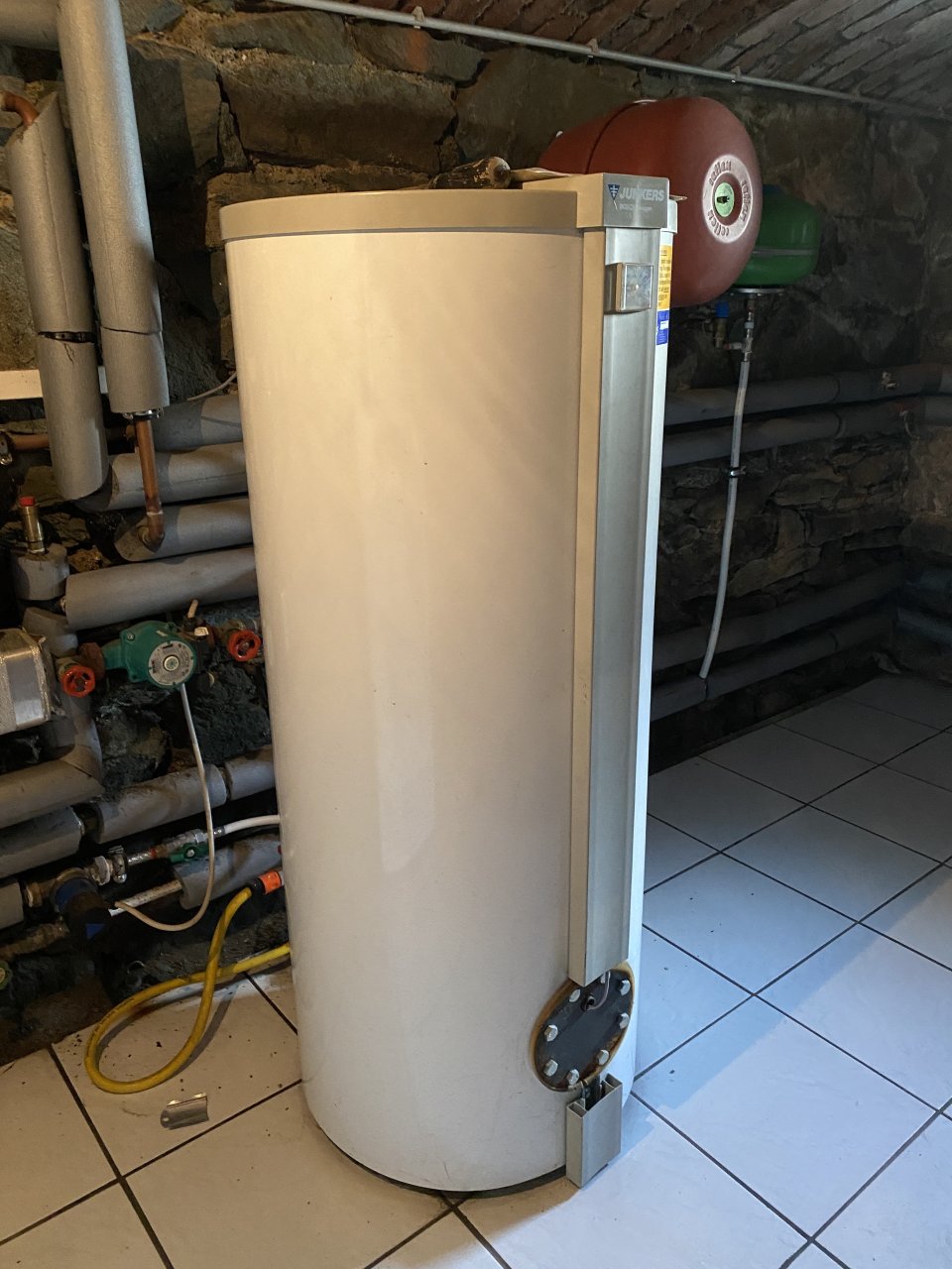 Sanierungsbedürftiges, kleines MFH, Ausbaupotenzial im DG, schönes Grundstück!