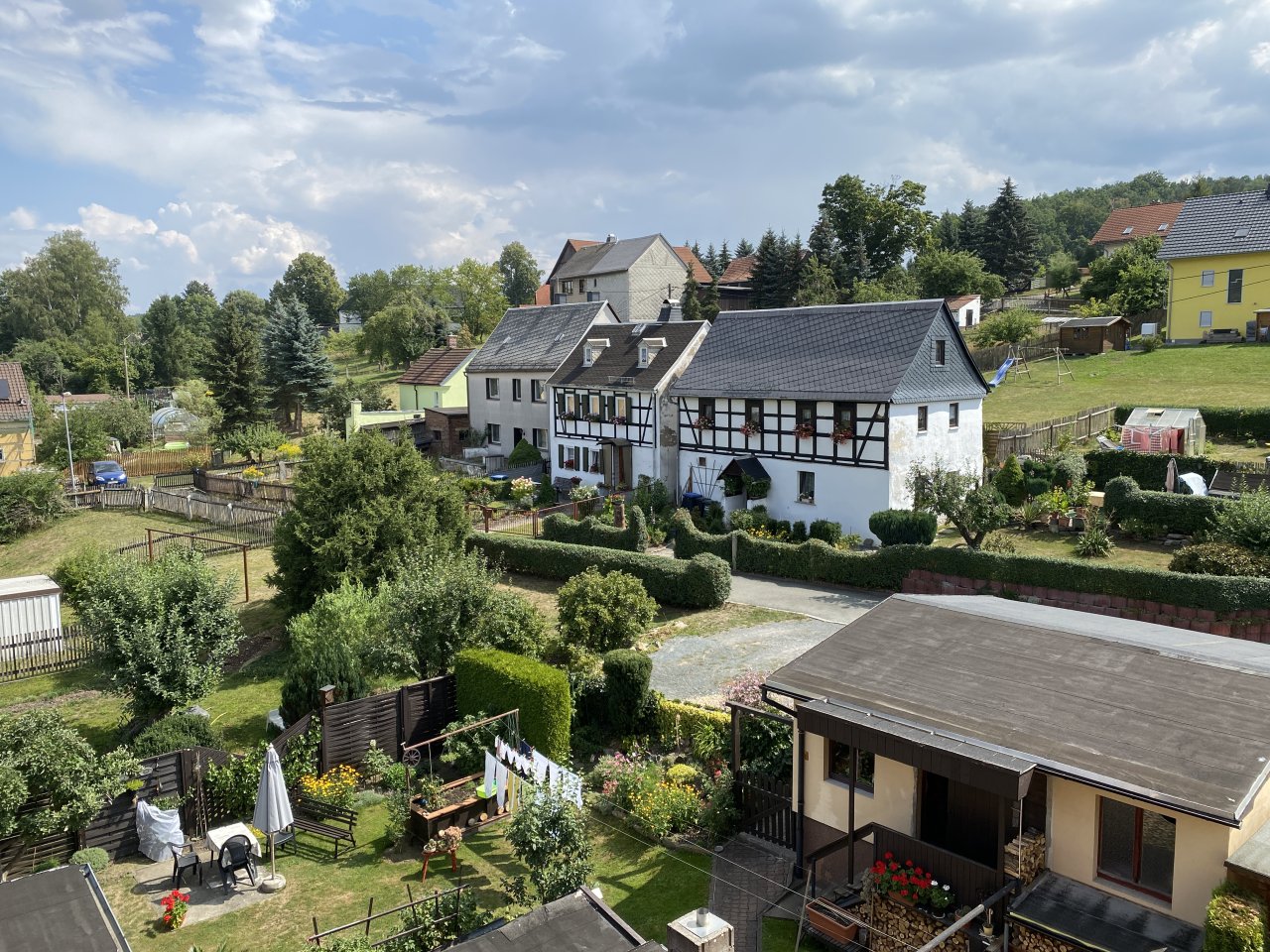 Sanierungsbedürftiges, kleines MFH, Ausbaupotenzial im DG, schönes Grundstück!