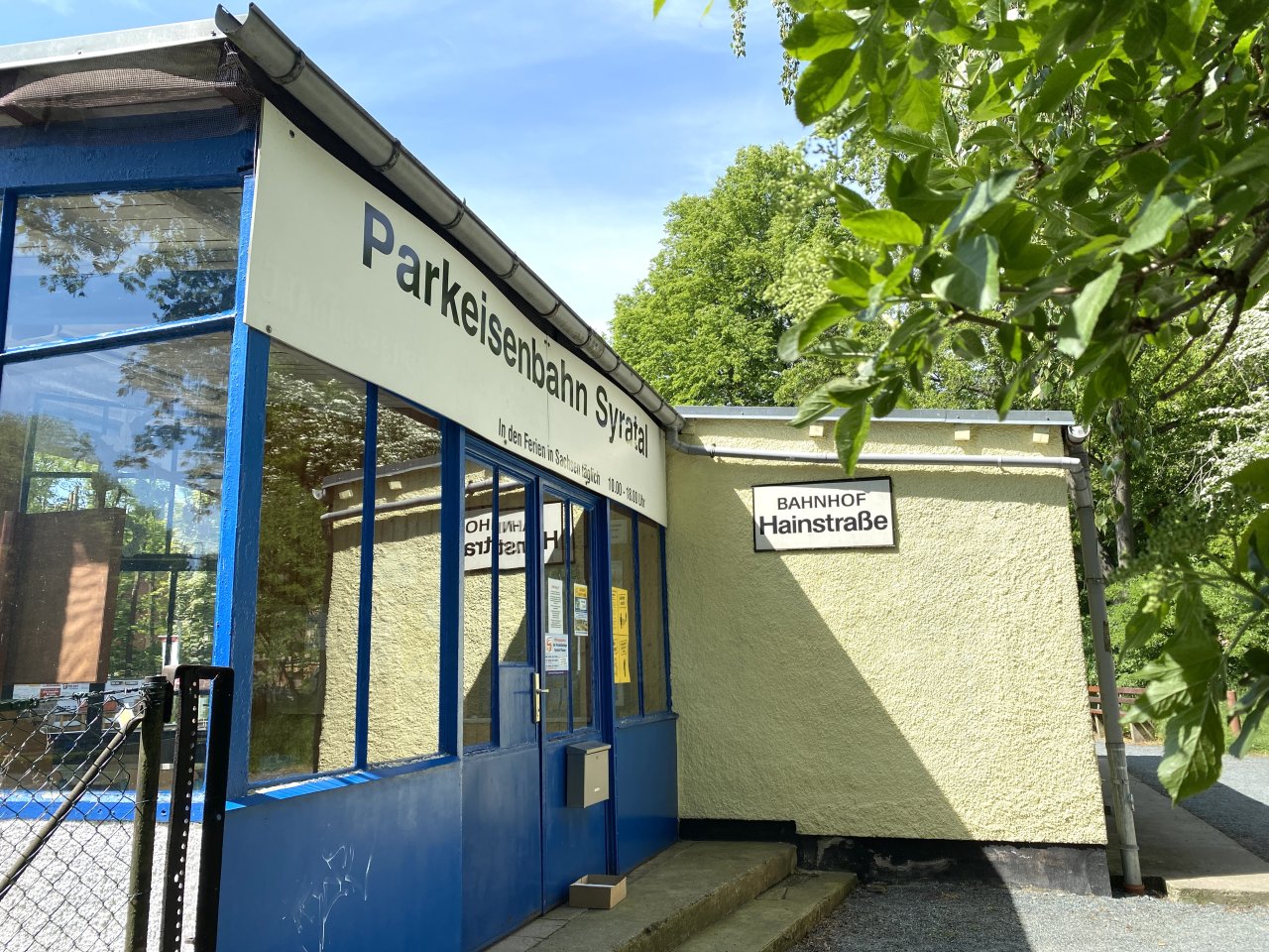 Vermietete 2-Raum Wohnung mit Balkon und TG-Stpl. in ausgezeichneter Lage! Aufzug, 1.OG