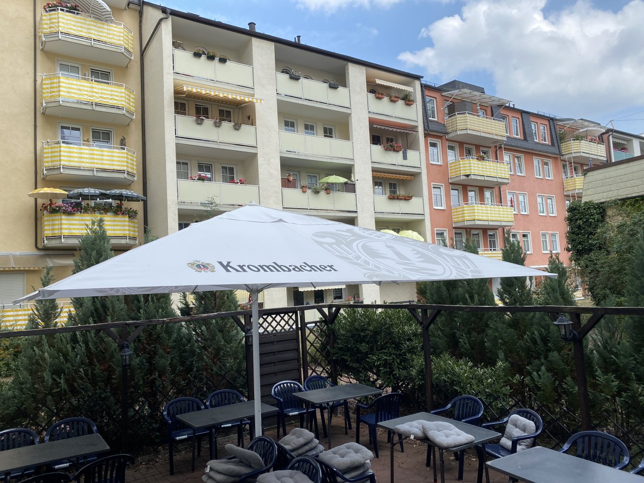 Vermietete 2-Raum Wohnung im 1. OG mit Fahrstuhl, Balkon und TG-Stpl. in zentrumsnaher Lage!