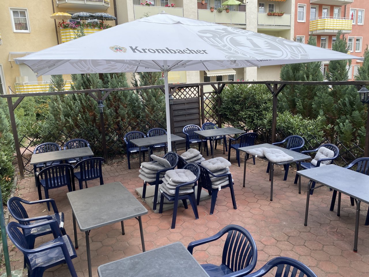 Vermietetes Restaurant mit Gastgarten + 3 Apartments, inkl. 4 TG-Stellplätze 