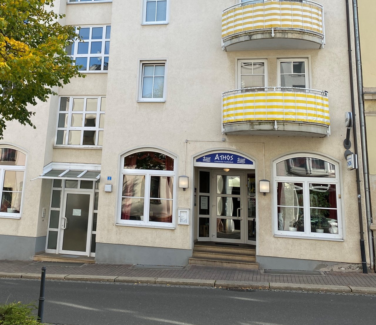 Vermietetes Restaurant mit Gastgarten + 3 Apartments, inkl. 4 TG-Stellplätze 