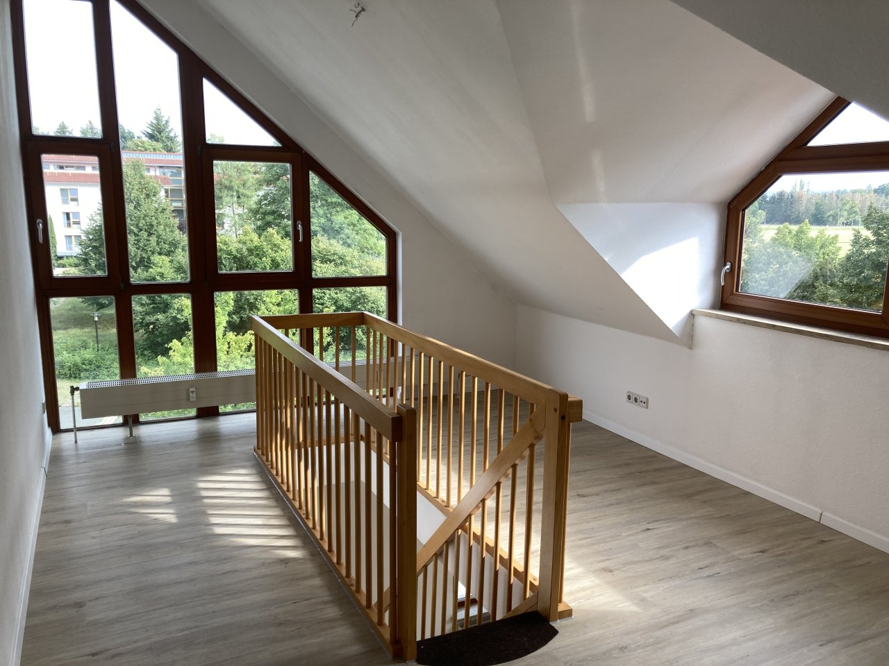 Ab 1.11.! Wohnen im Grünen - 2-Zimmer-Maisonette mit Loggia und Garage!