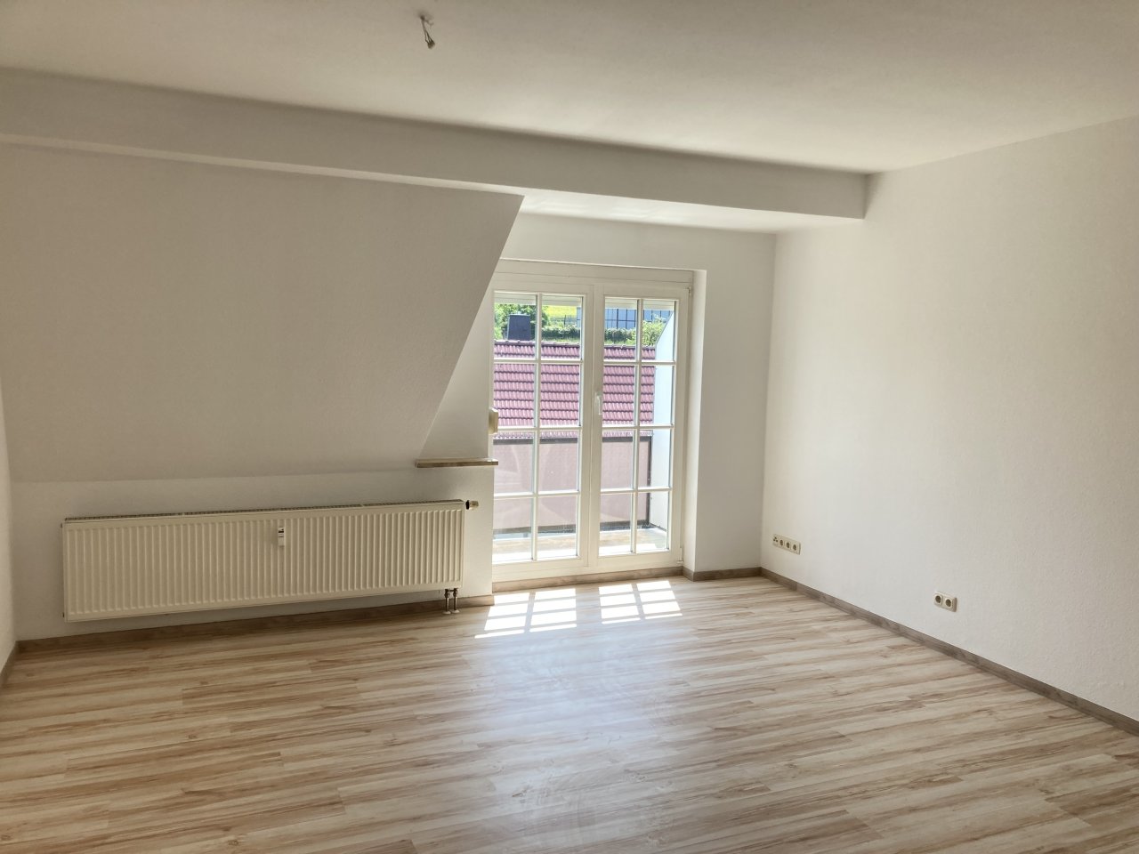 Fraureuth, schöne 3-Zimmer Dachgeschoßwohnung mit Balkon, Stellplatz optional