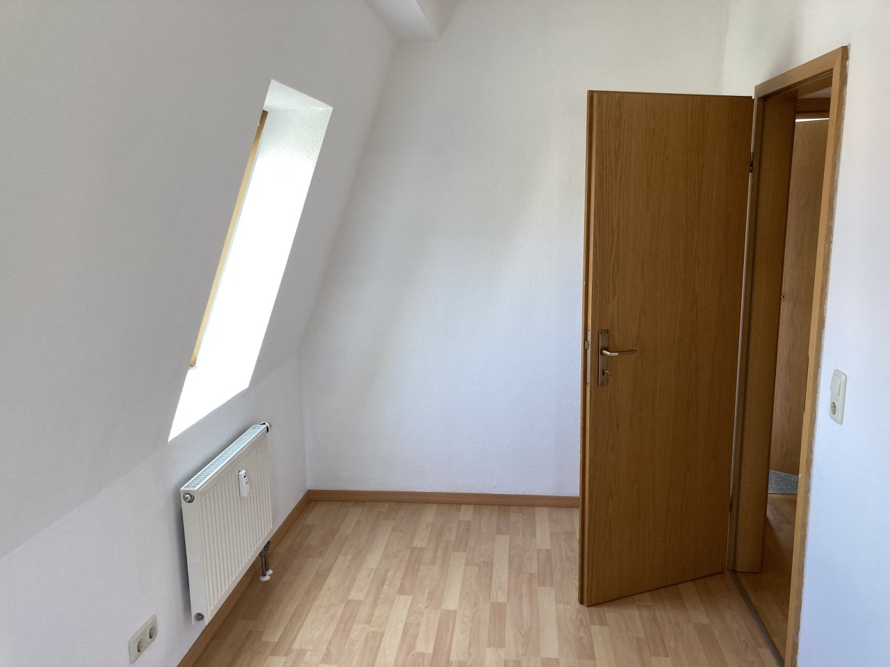 Fraureuth, schöne 3-Zimmer Dachgeschoßwohnung mit Balkon, Stellplatz optional