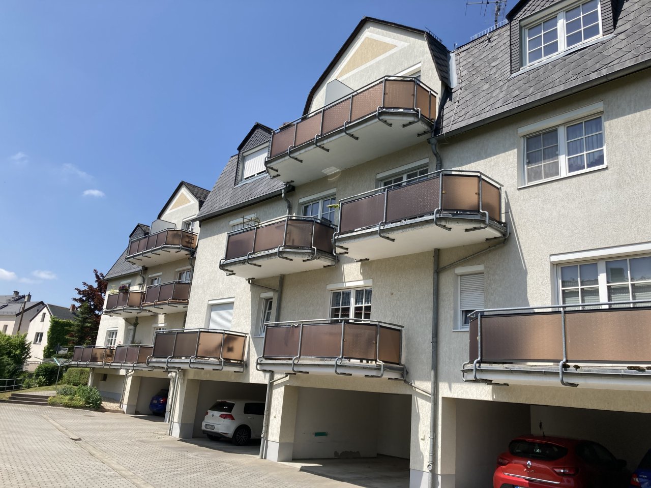 Fraureuth, schöne 3-Zimmer Dachgeschoßwohnung mit Balkon, Stellplatz optional