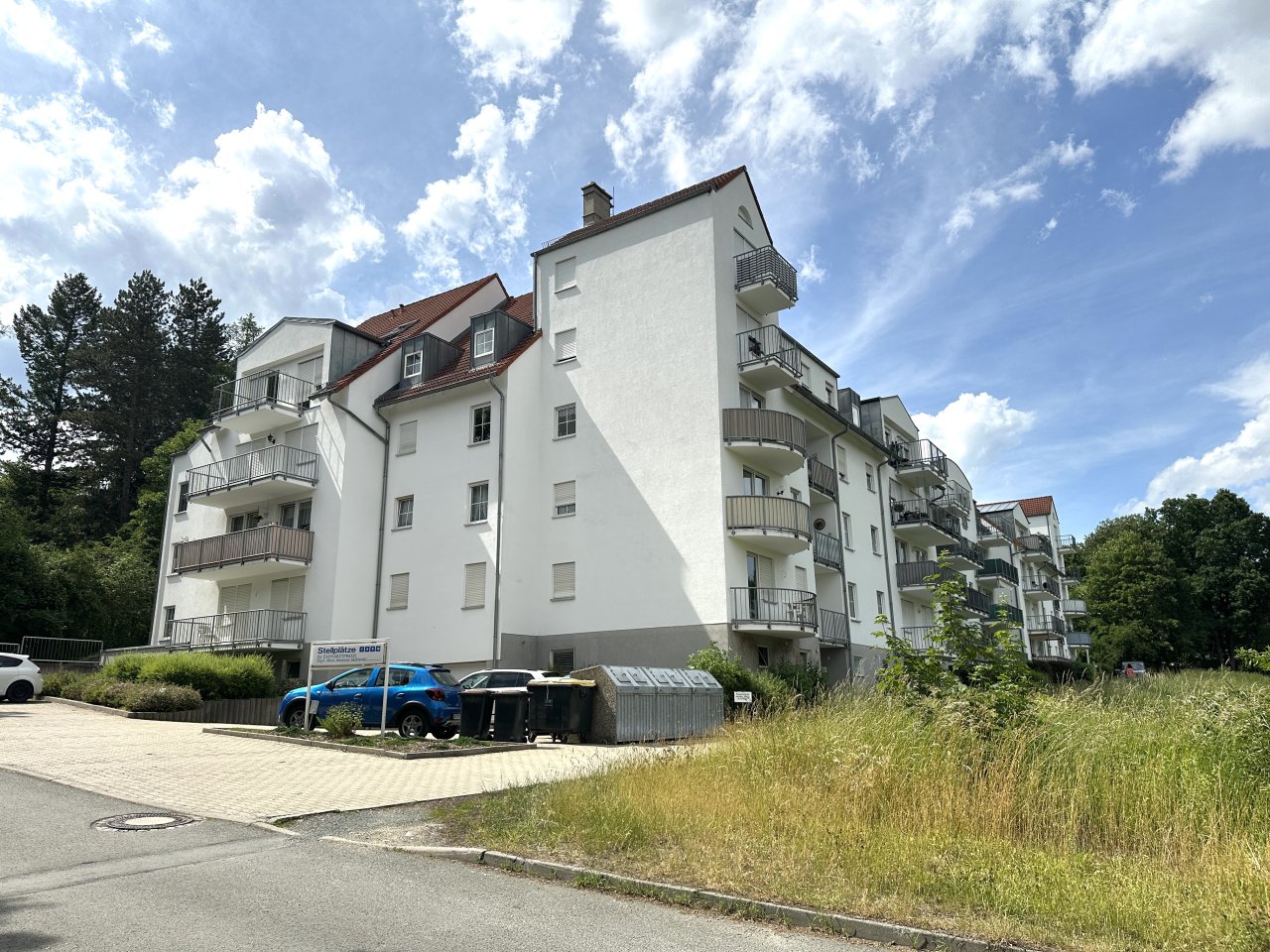 Vermietete 2 Zi. Wohnung, Balkon, ca. 60 m², TG-Stellplatz, idyllische Lage im Grünen
