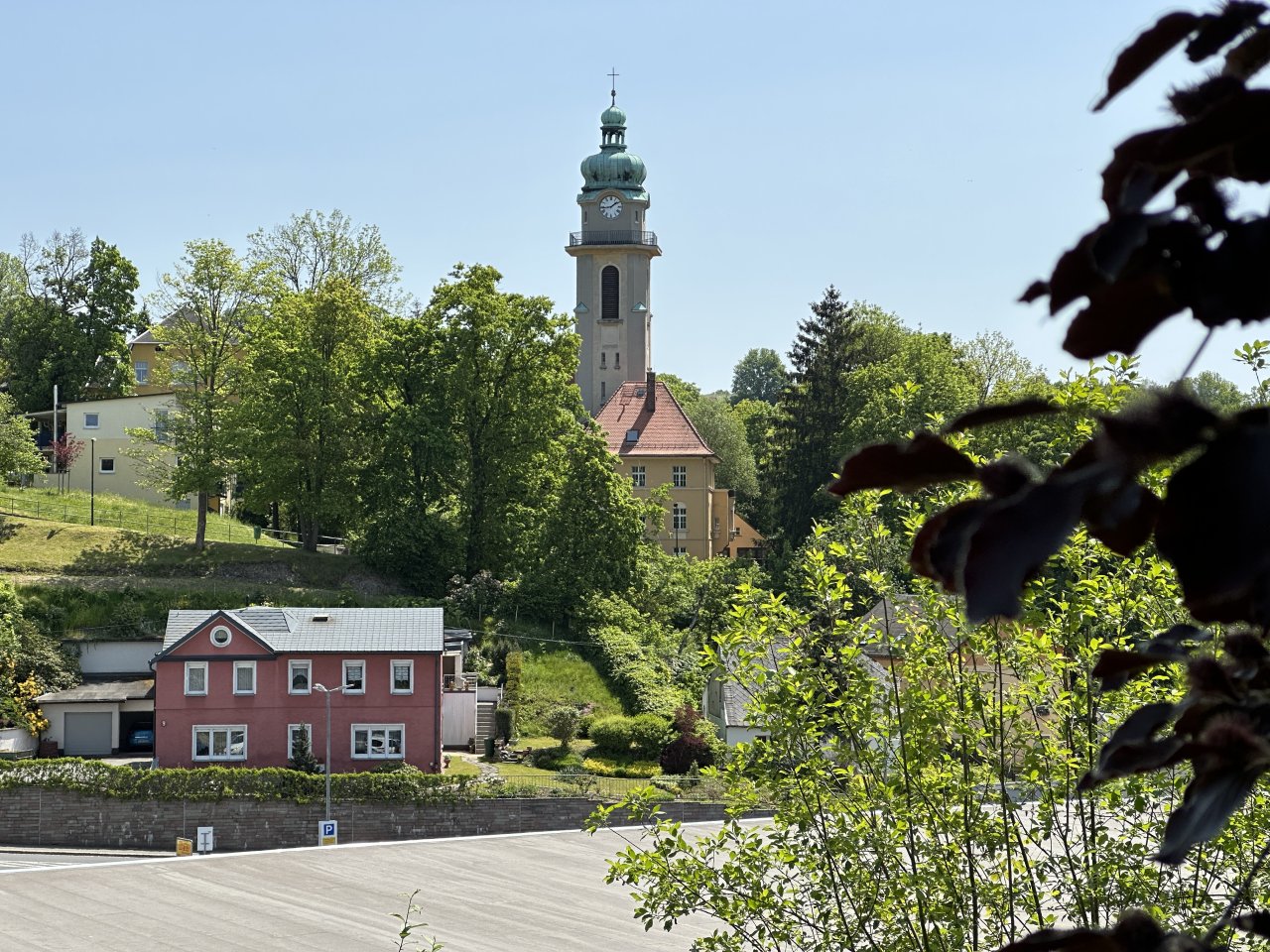 Vermietete 2 Zi. Wohnung, Balkon, ca. 60 m², TG-Stellplatz, idyllische Lage im Grünen