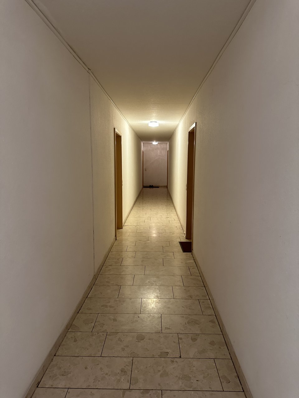 Vermietete 2 Zi. Wohnung, Balkon, ca. 60 m², TG-Stellplatz, idyllische Lage im Grünen