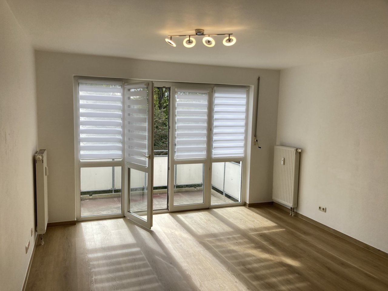 Ab 01.08.26! 1-Raum WE mit Balkon, Einbauküche und Tiefgaragenstellplatz in ruhiger Seitenstraße