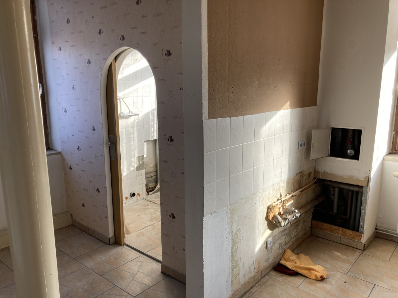 Sanierungsbedürftiges, kleines MFH, Ausbaupotenzial im DG, schönes Grundstück!